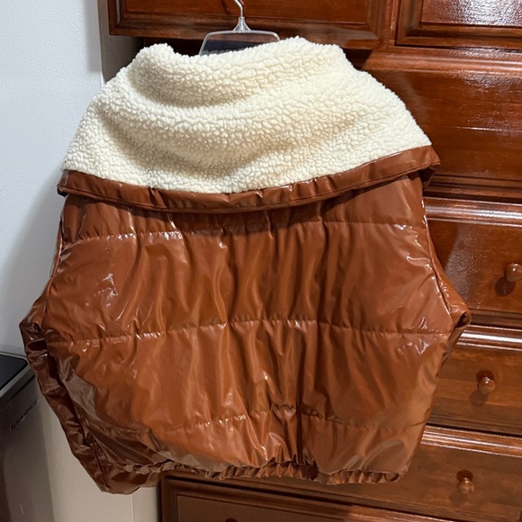 Cozy Brown Puffer Jacket with Sherpa Collar - Picture 5 of 9